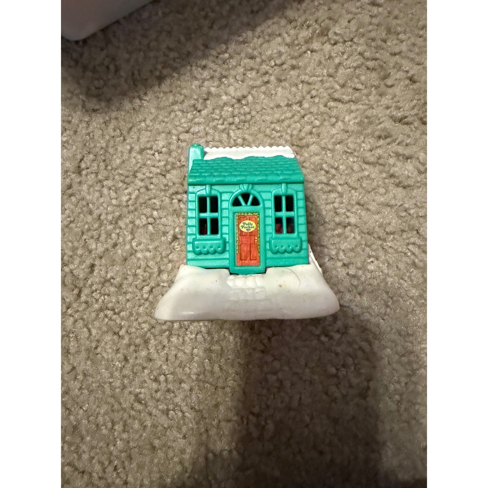 Vintage‎ Polly Pocket Winter Cottage Compact with Polly Figure Bluebird Toys 90s